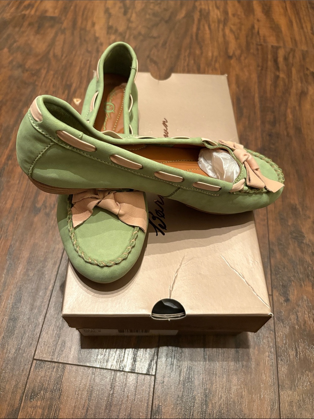 ⭐️LE DISCONTINUED⭐️ BØRN Crown Opal II FLAT - Green/Cream Suede- Women’s 7 US - Picture 2 of 6